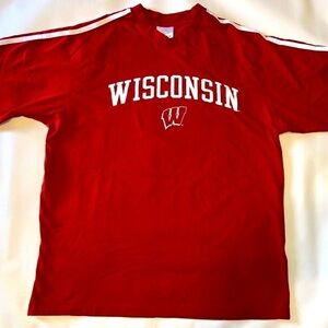 Adidas Wisconsin Badgers Red Short-Sleeve with 3 Stripes, T-Shirt, Men's L, Used